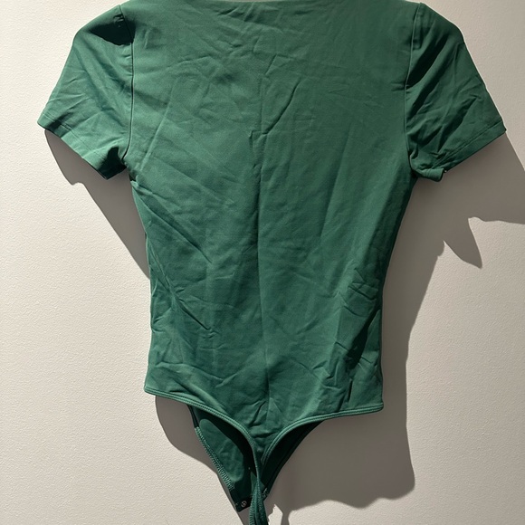 Aritzia Babaton Contour V-Neck Short Sleeve Bodysuit - Forest Green - Picture 3 of 3